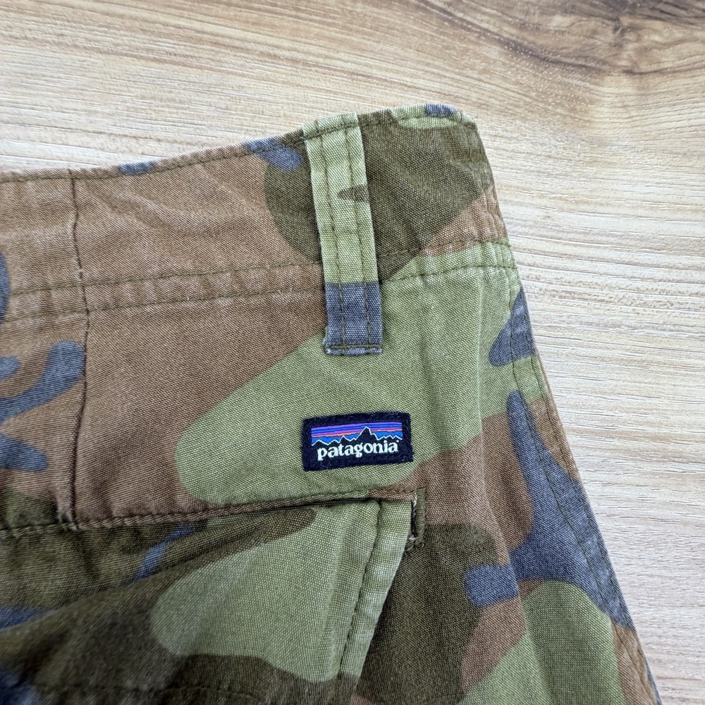 Patagonia Men's Organic Cotton Camouflage Cargo Shorts Brown Green Size 36 - Picture 4 of 7